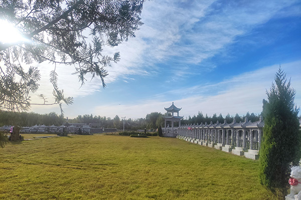 通州区墓地环湖生态陵园电话多少？环湖生态陵园墓地价格贵吗？