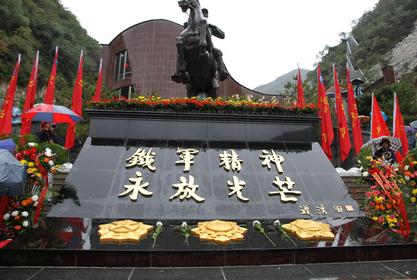 祭奠抗日英烈暨铁军纪念坛揭幕仪式在京举行