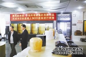 骨灰盒价格从几十元到上万元不等。